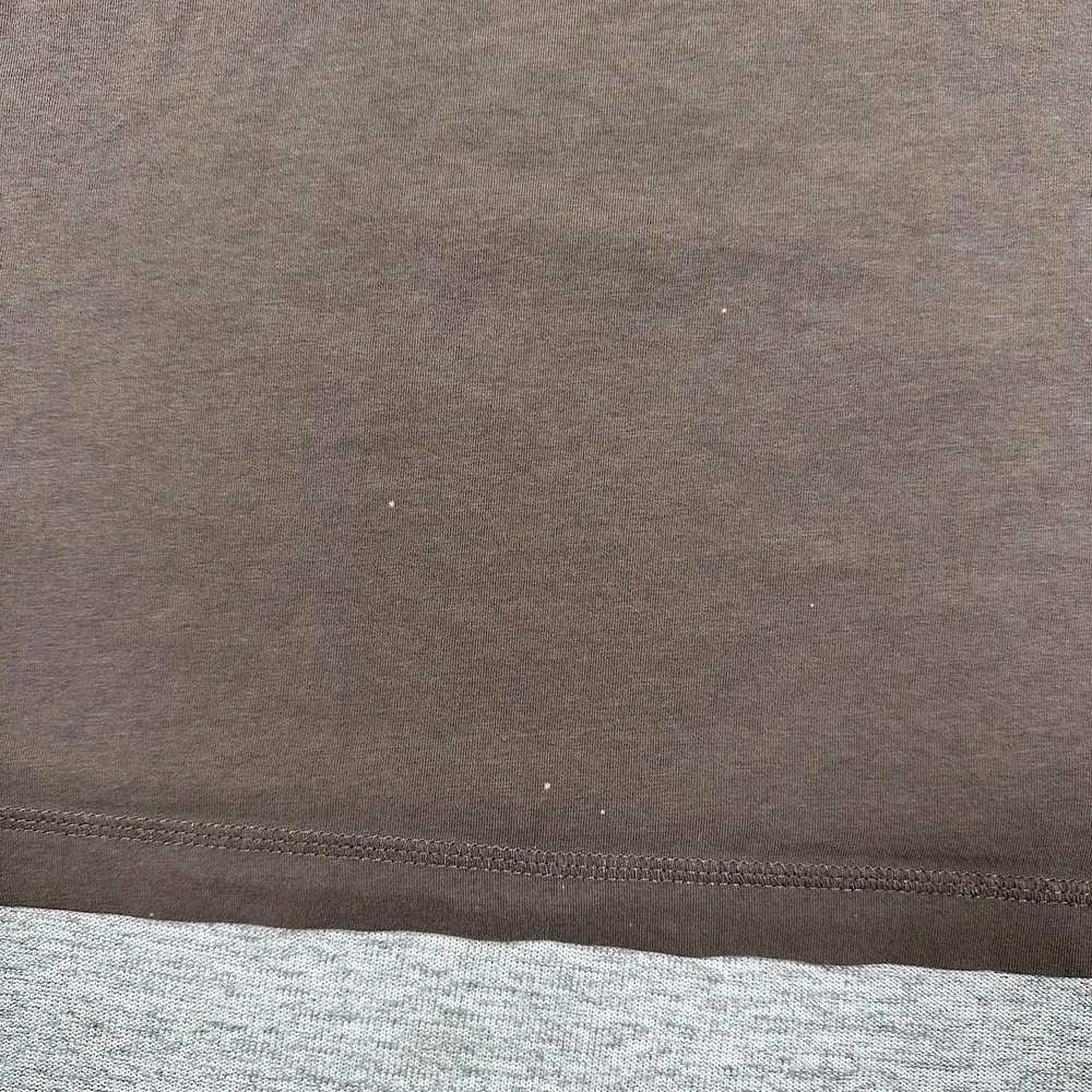 Vuori T-Shirt Mens XXL Beige Taupe Tuvalu Tee Pima Blend Stretch Active STAINS - Picture 3 of 8
